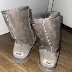 UGG short grey boot